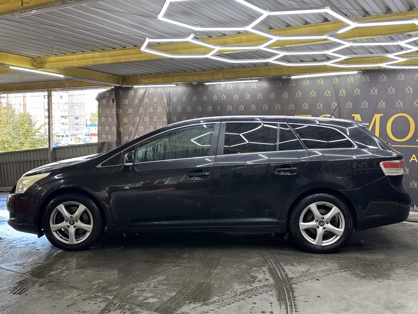 Toyota Avensis фото 5