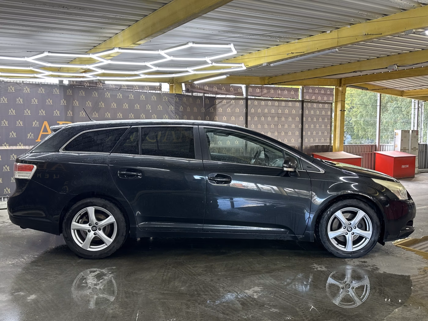 Toyota Avensis фото 6