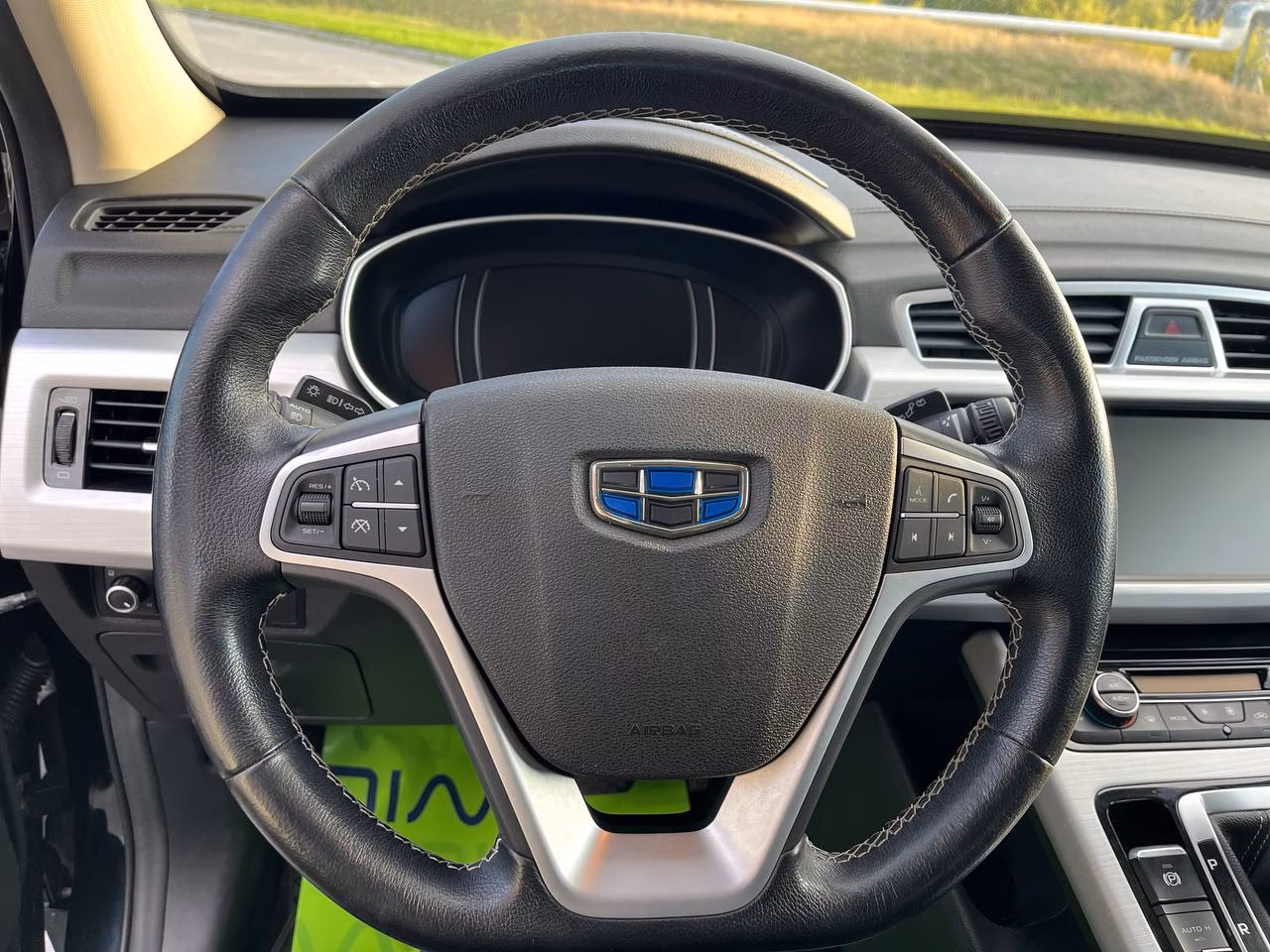 Geely Atlas фото 10