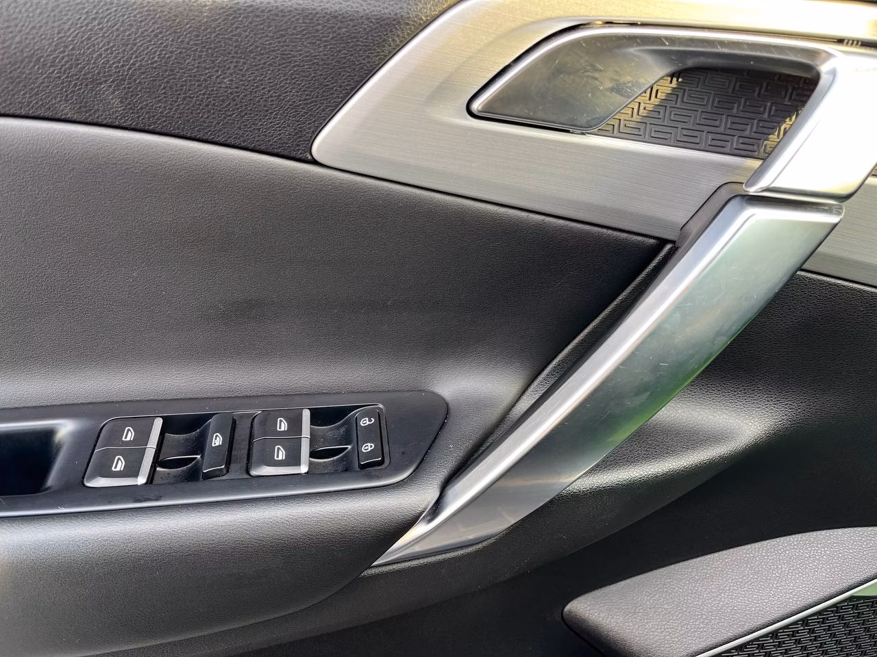 Geely Atlas фото 15
