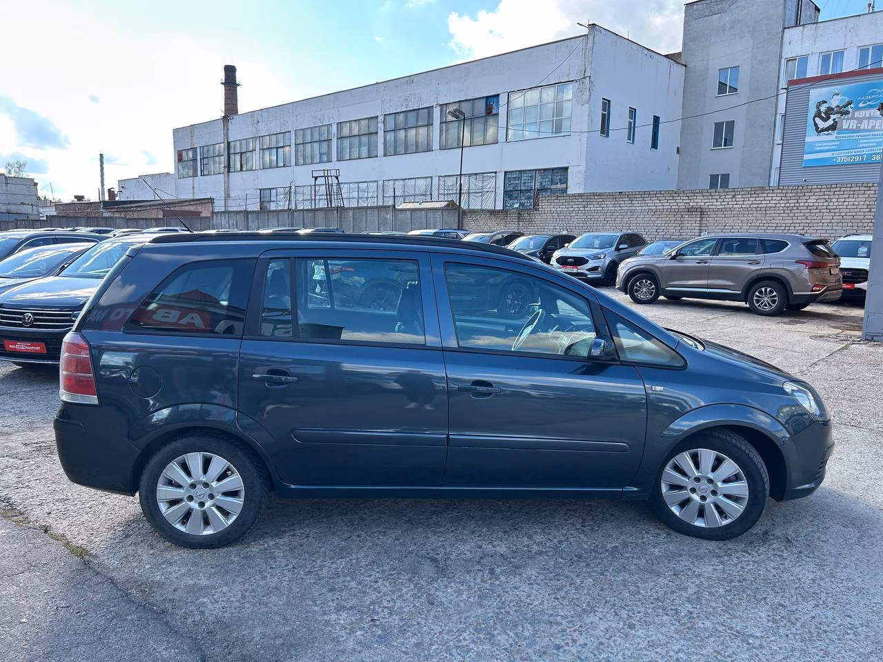 Opel Zafira фото 4