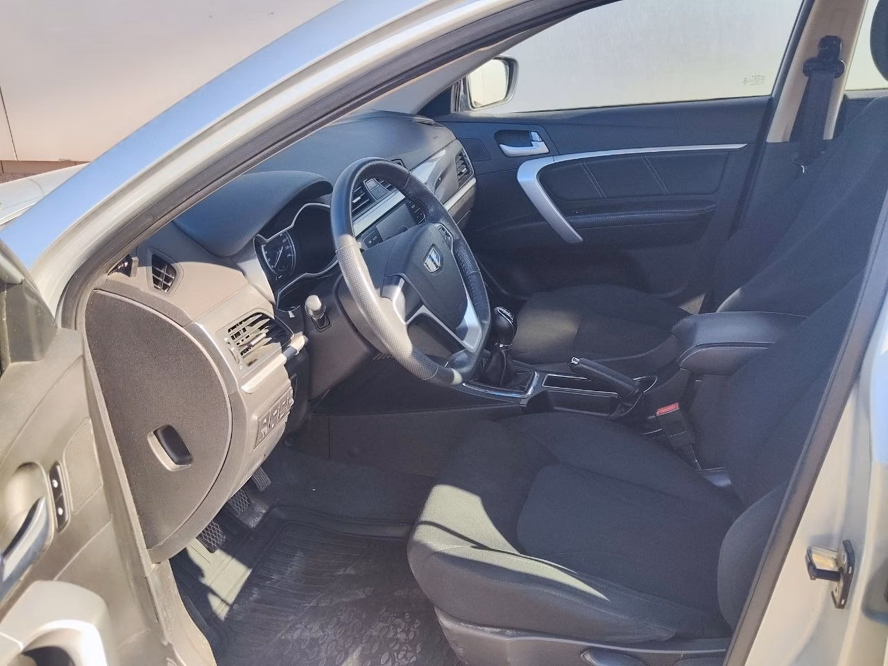 Geely Emgrand фото 9