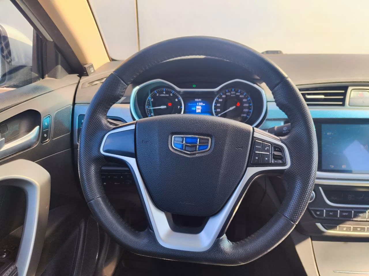 Geely Emgrand фото 16