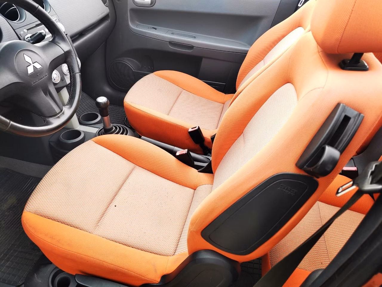 Mitsubishi Colt фото 7