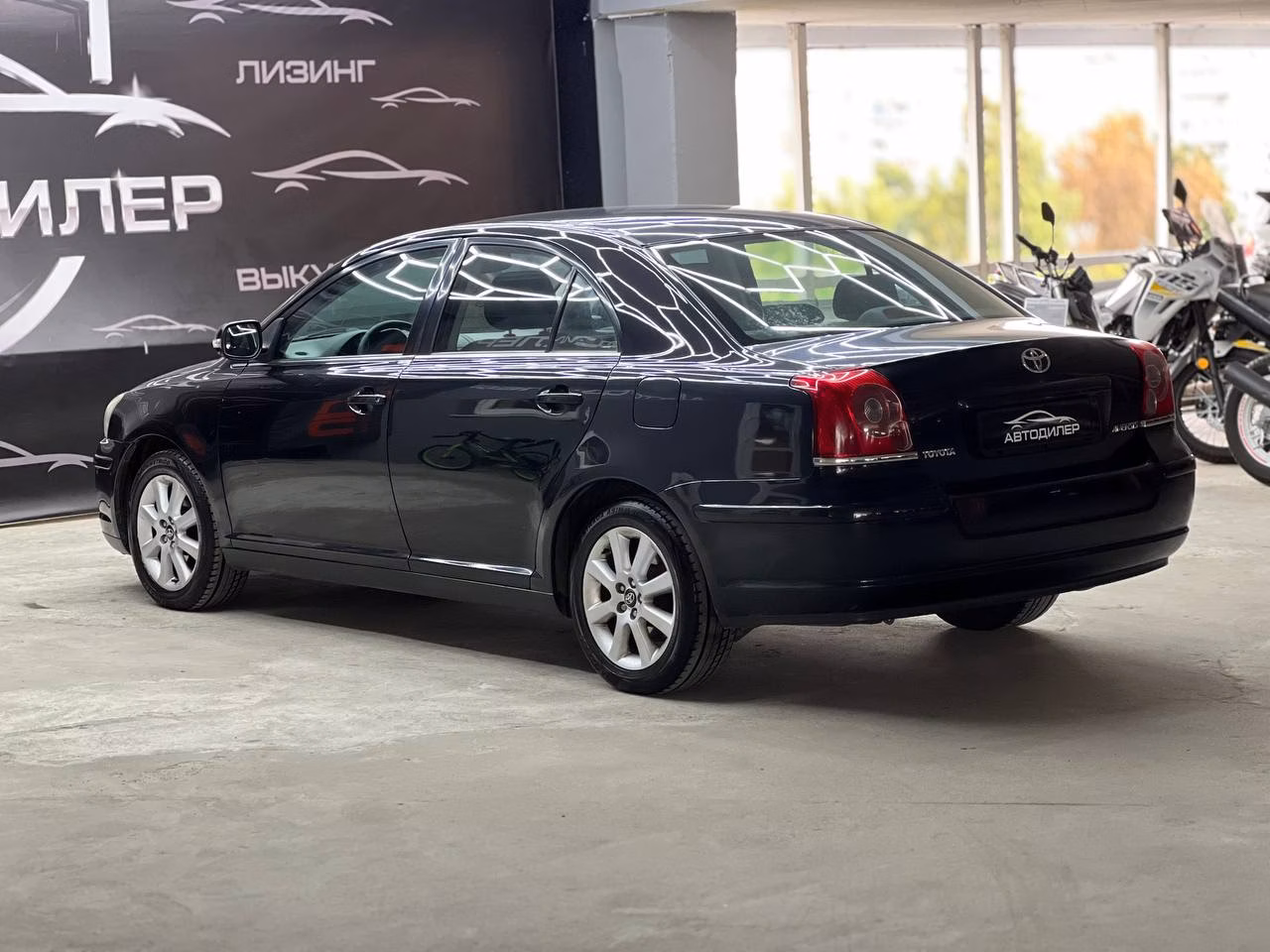 Toyota Avensis фото 6