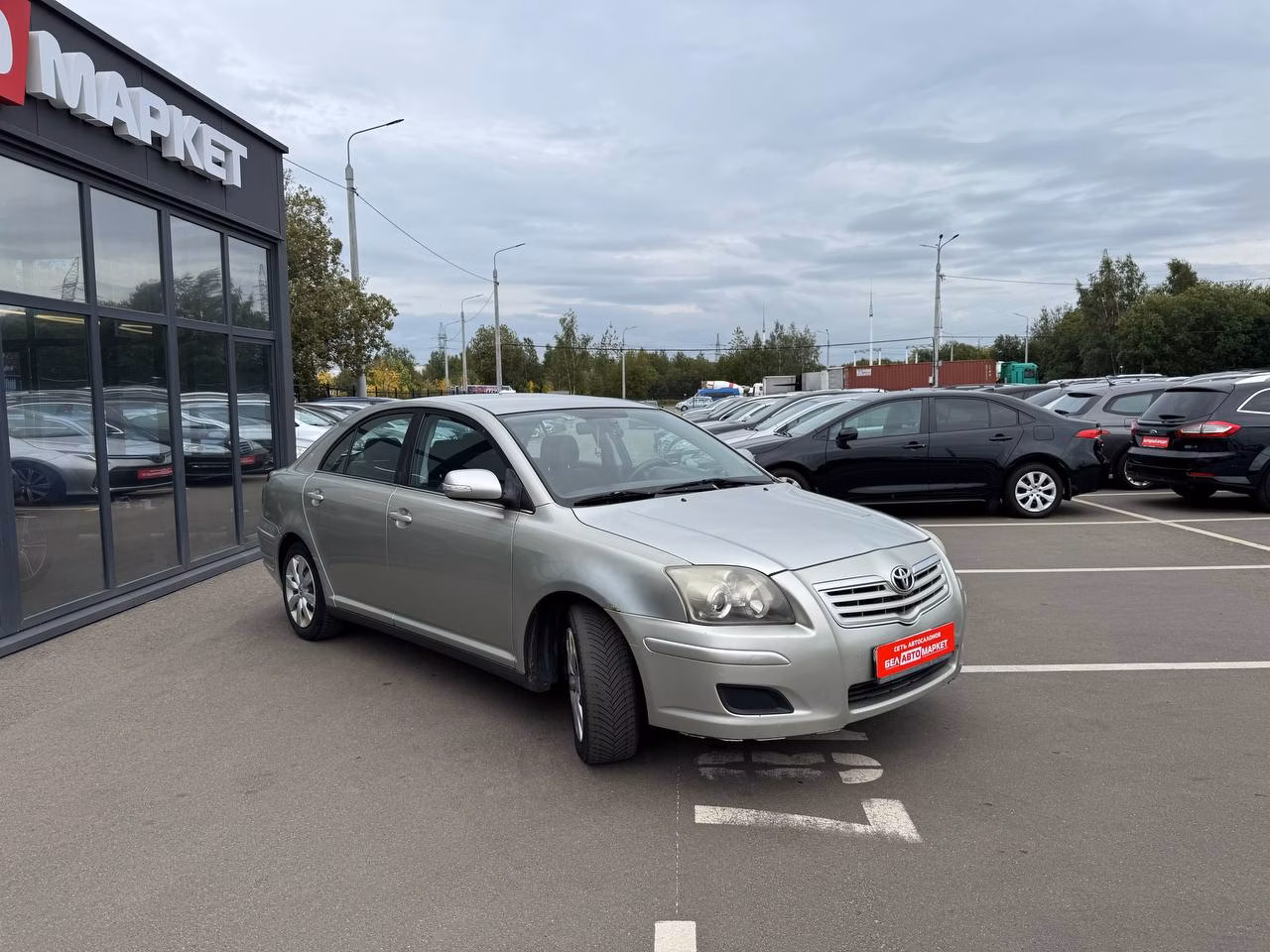 Toyota Avensis фото 3