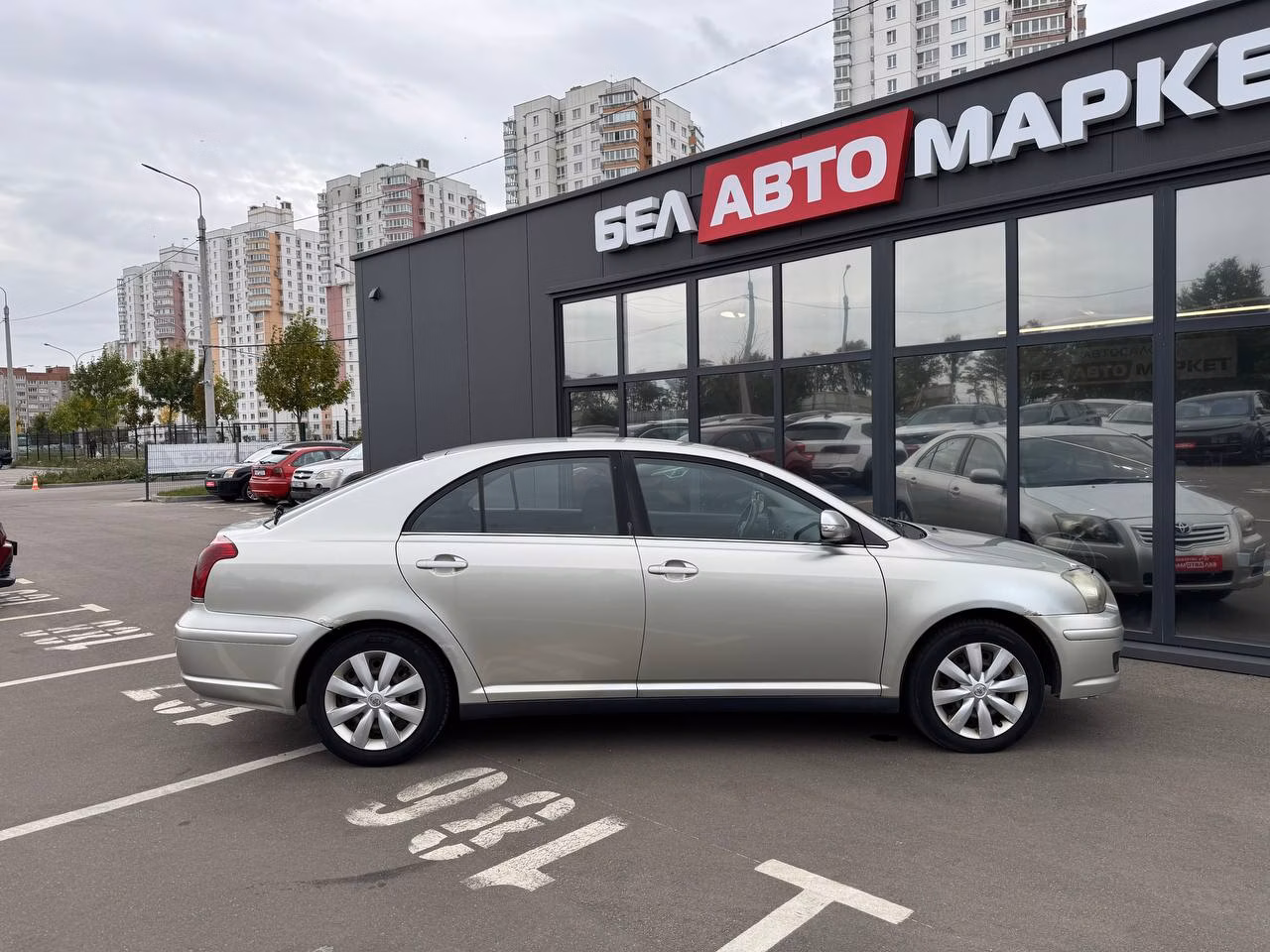 Toyota Avensis фото 4