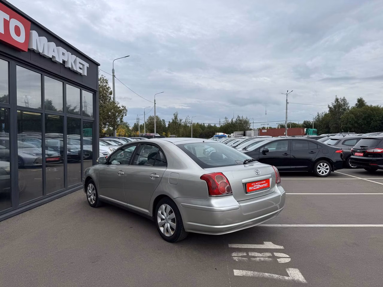 Toyota Avensis фото 7