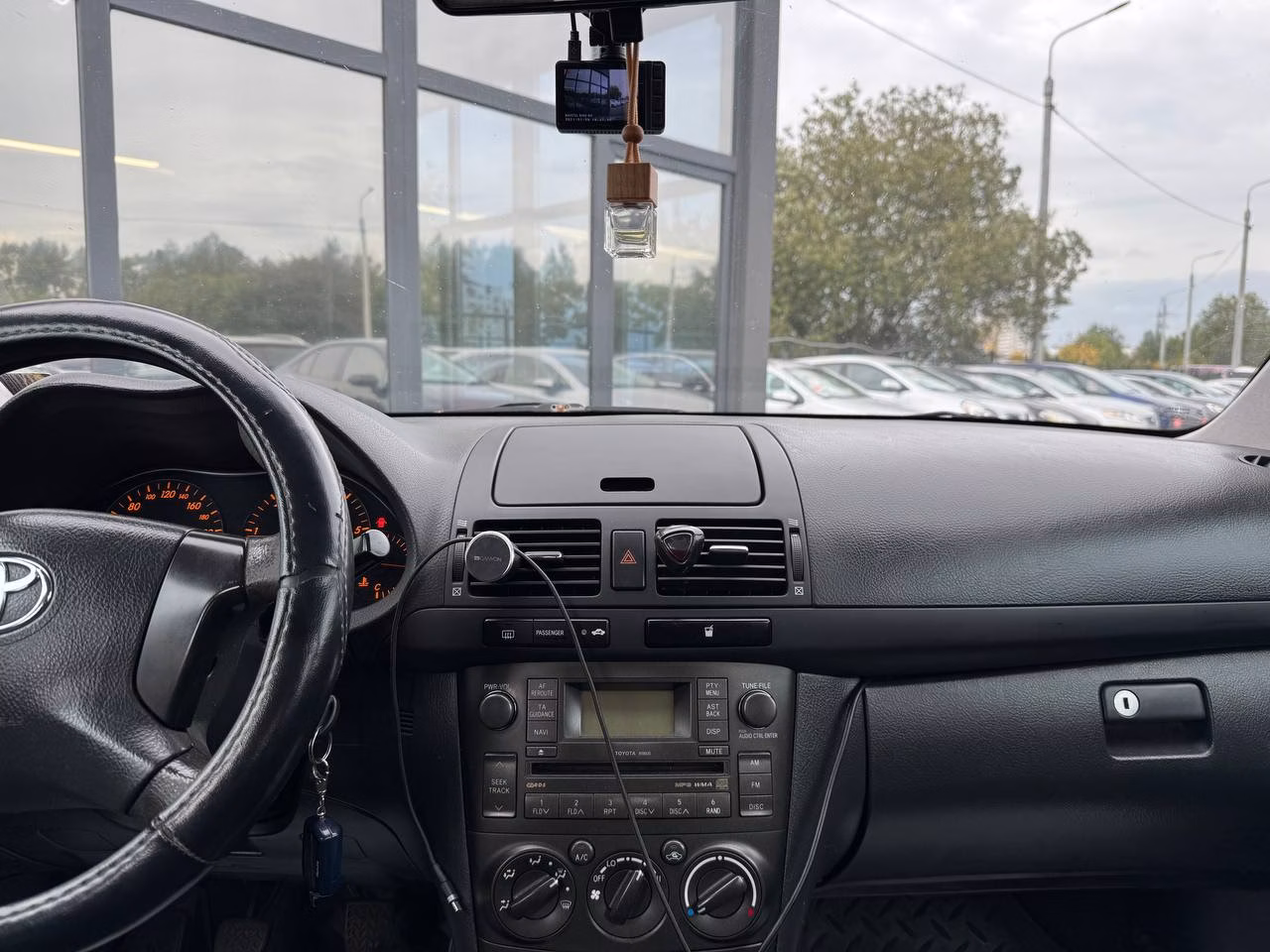 Toyota Avensis фото 11