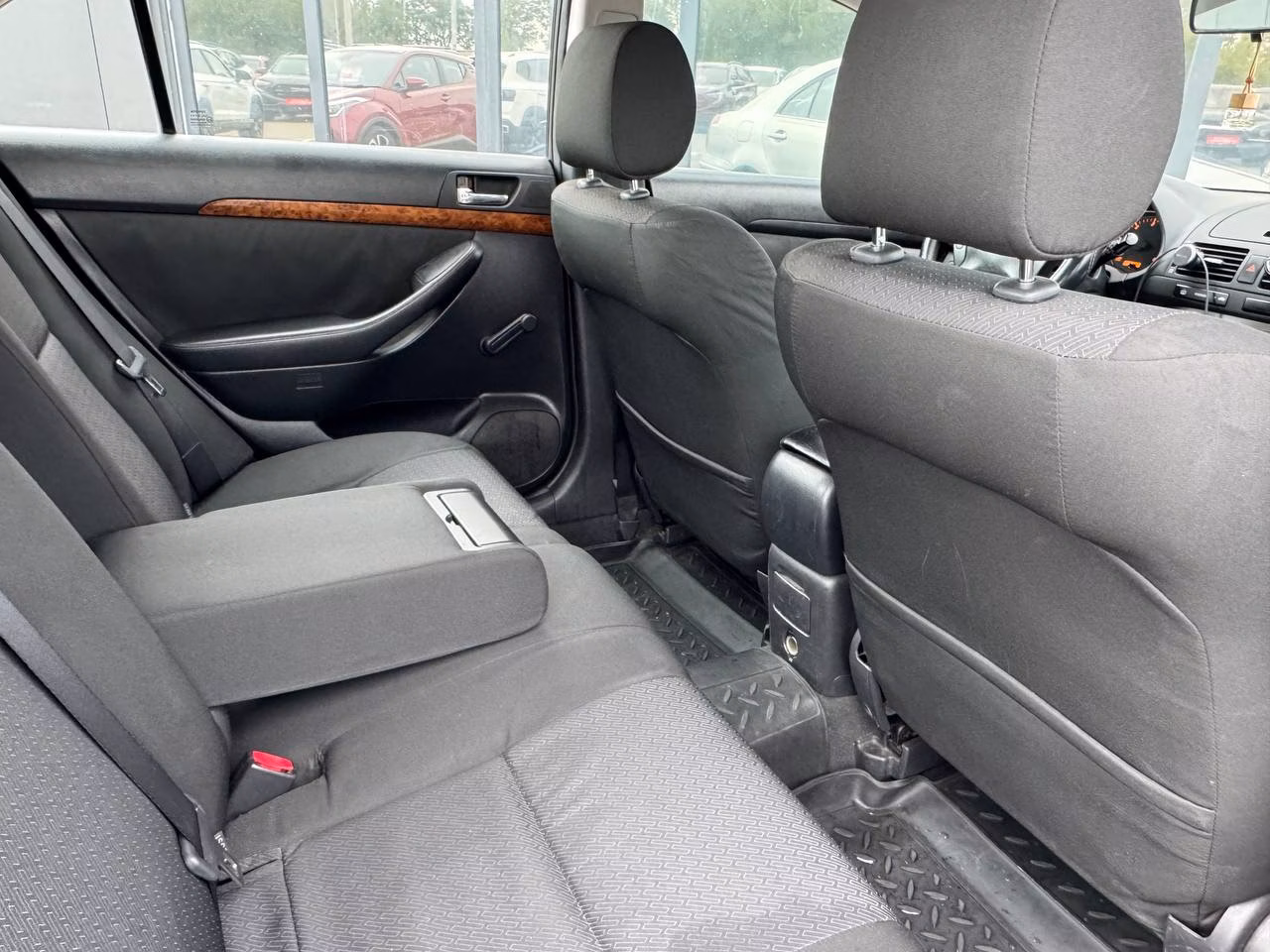 Toyota Avensis фото 17