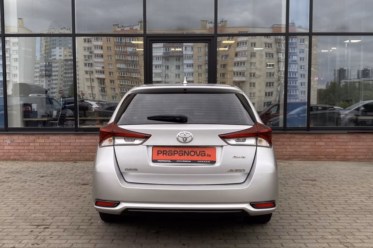 Toyota Auris фото 7