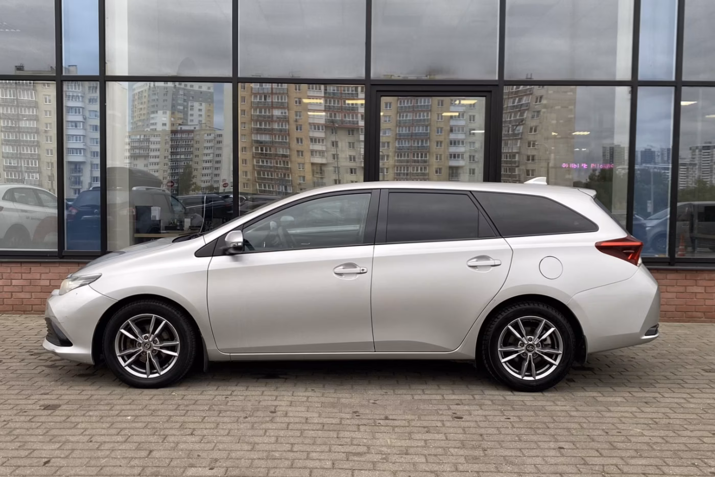 Toyota Auris фото 4