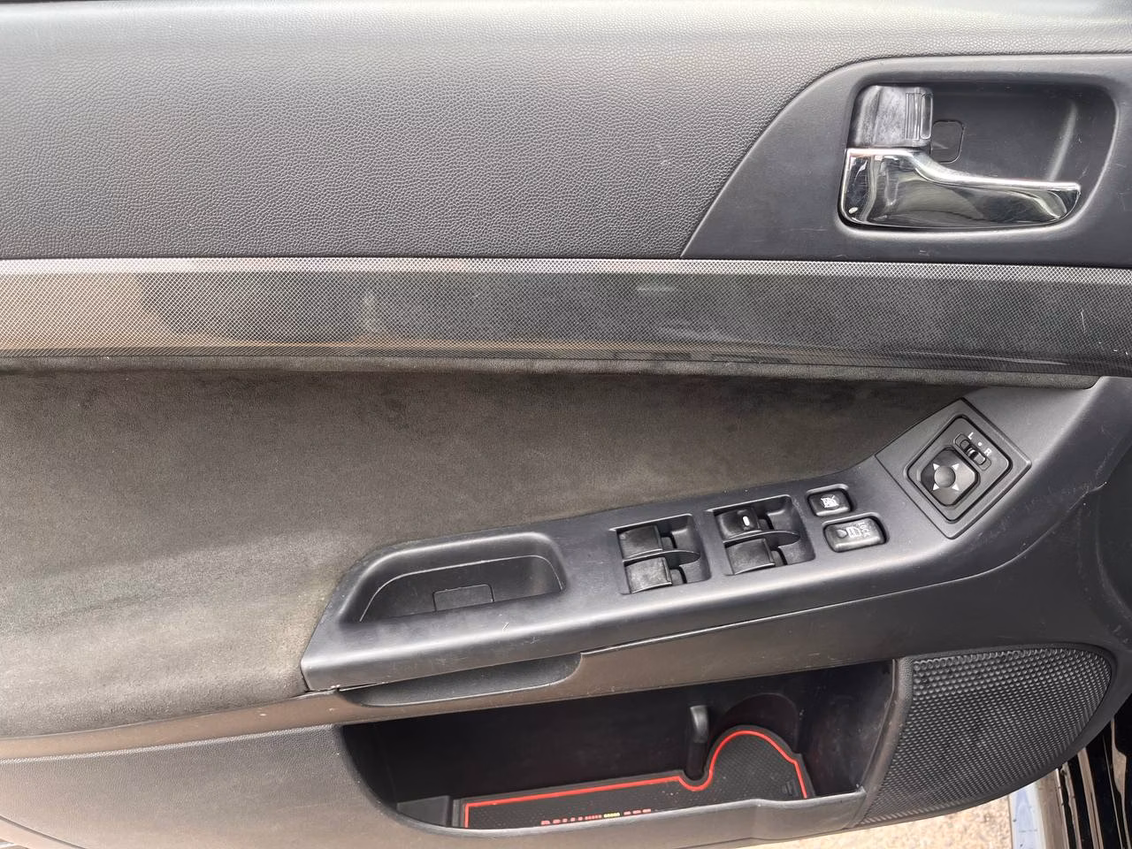 Mitsubishi Lancer фото 10