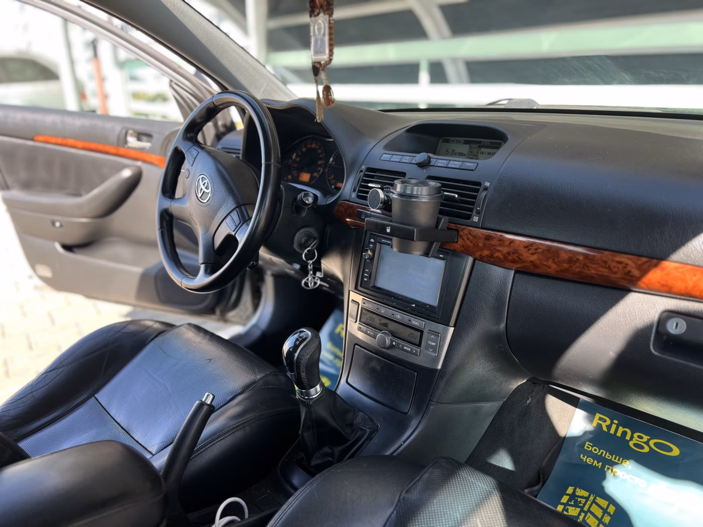Toyota Avensis фото 10