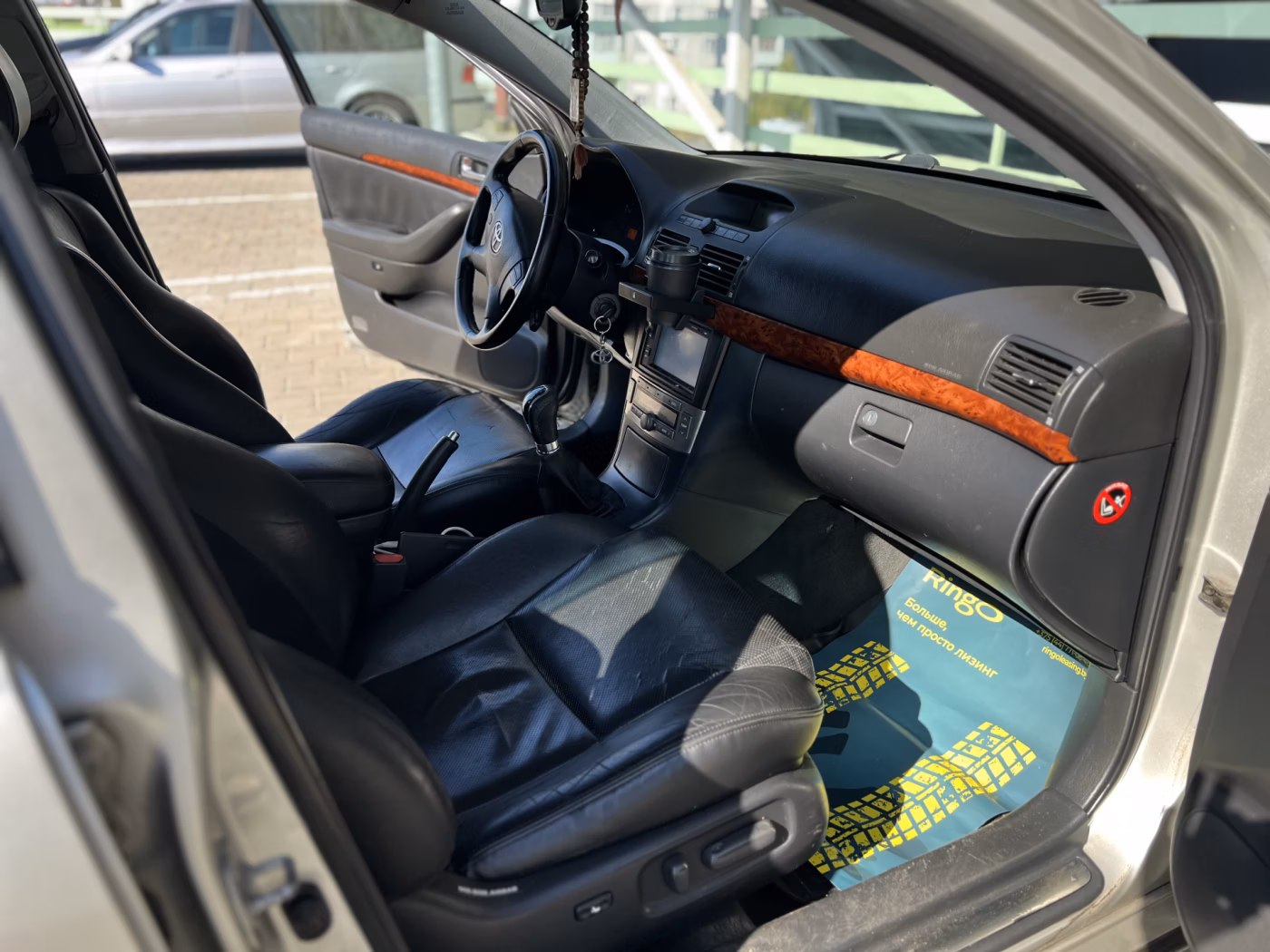 Toyota Avensis фото 11