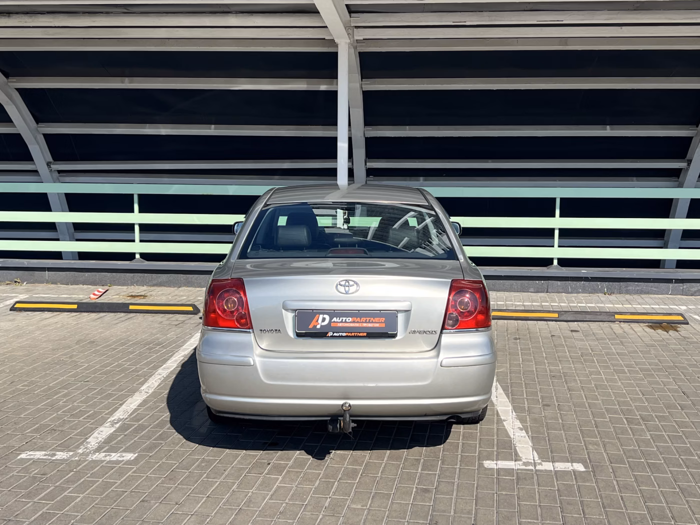 Toyota Avensis фото 5