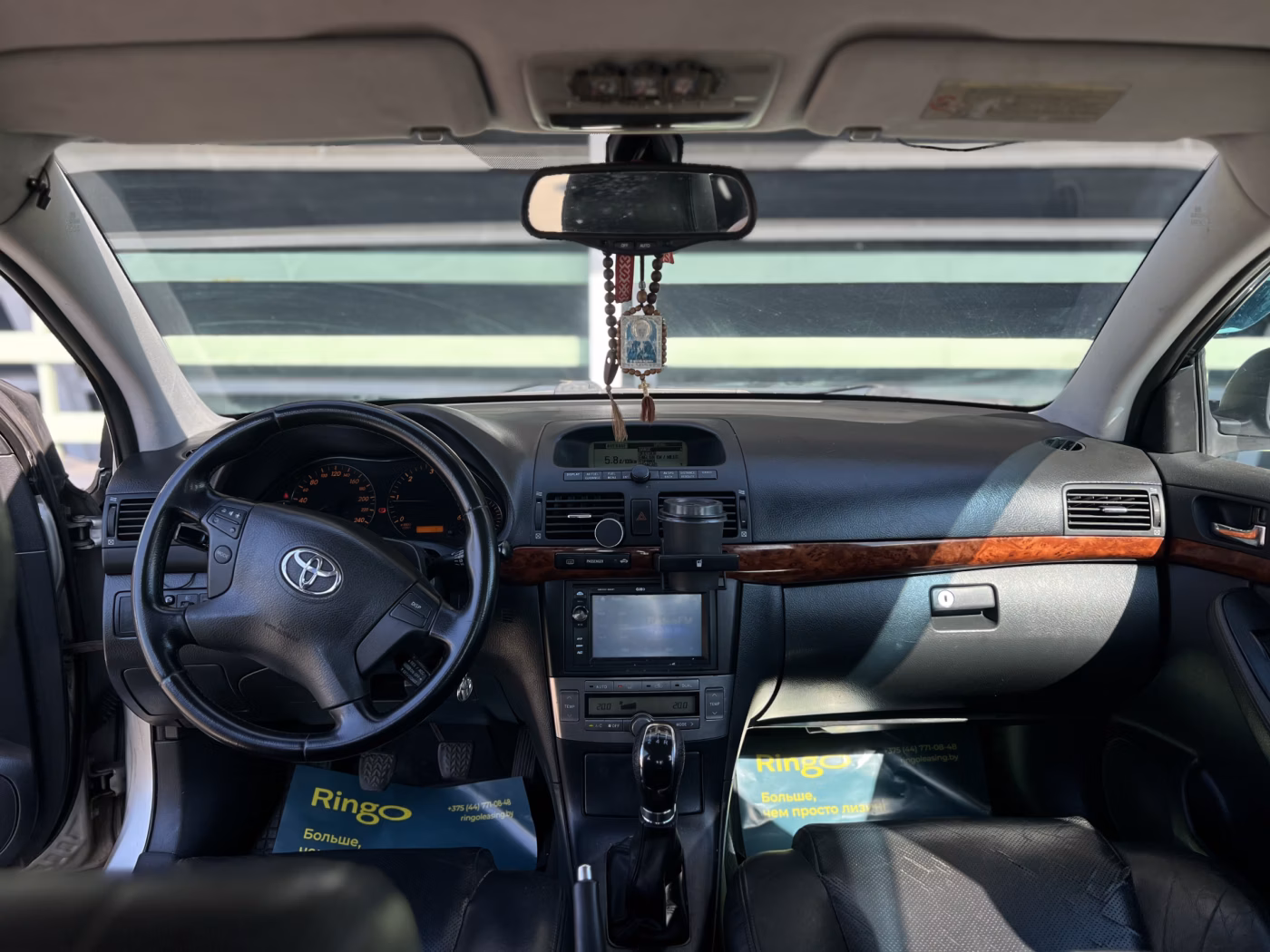 Toyota Avensis фото 8