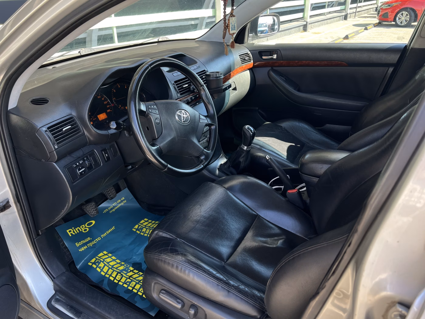 Toyota Avensis фото 7