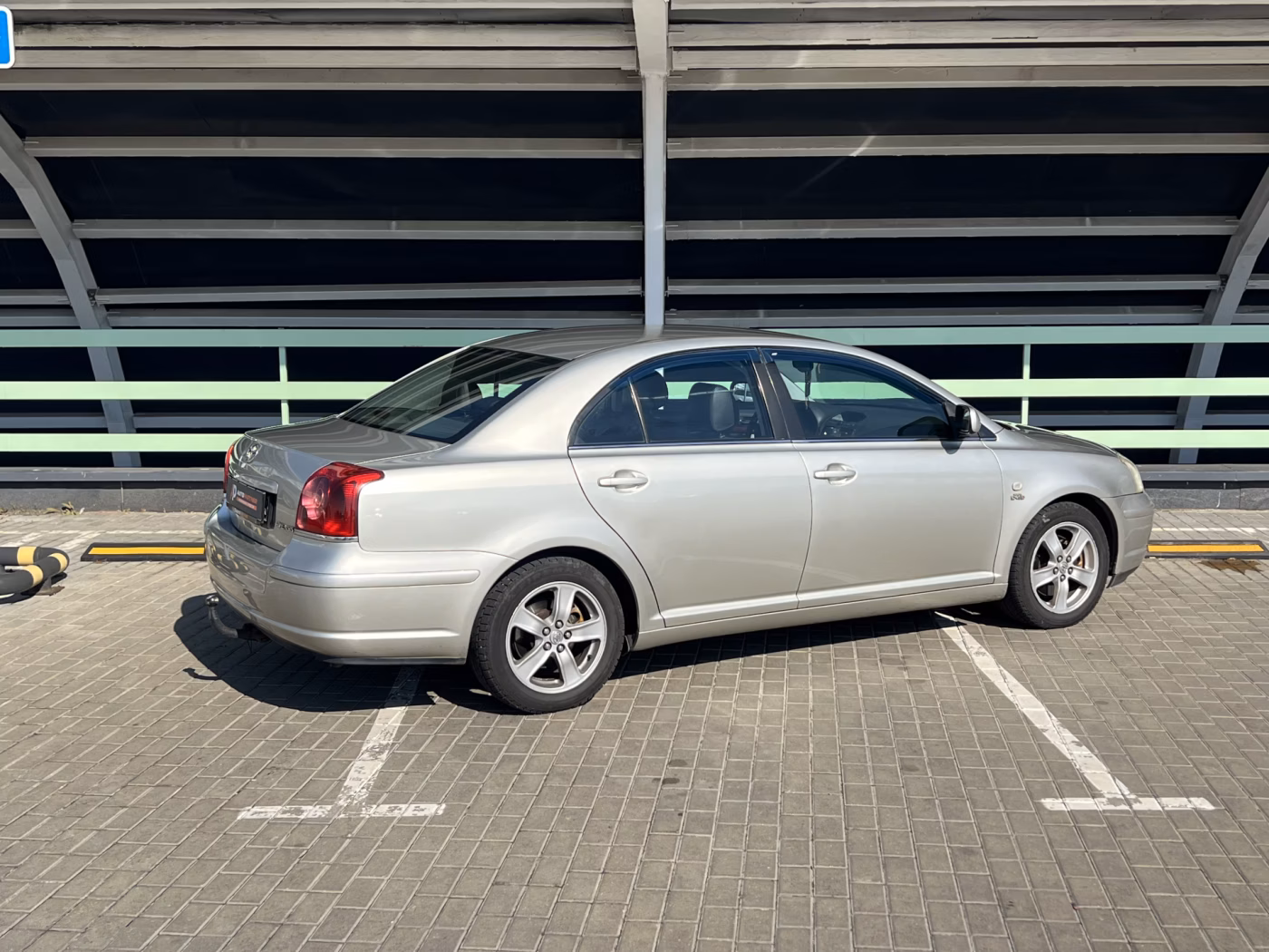 Toyota Avensis фото 4