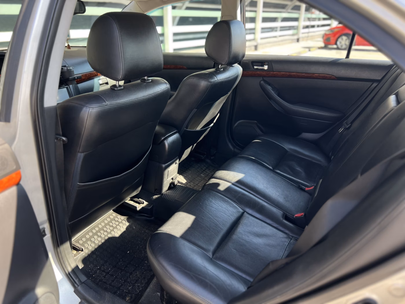 Toyota Avensis фото 12