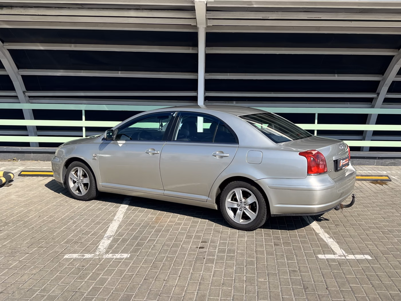 Toyota Avensis фото 6