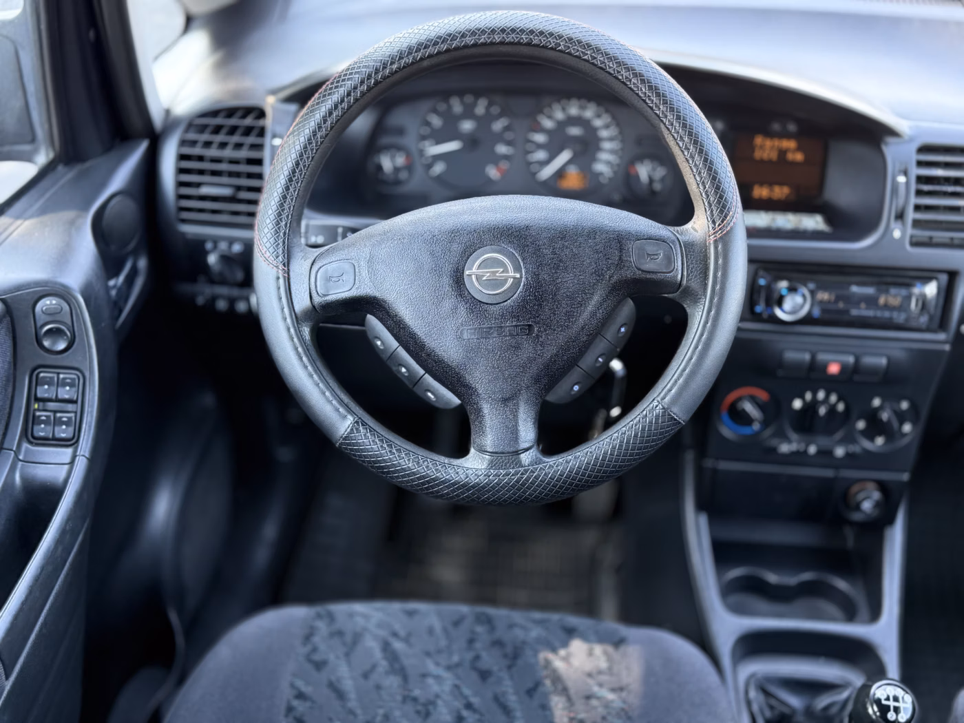 Opel Zafira фото 14
