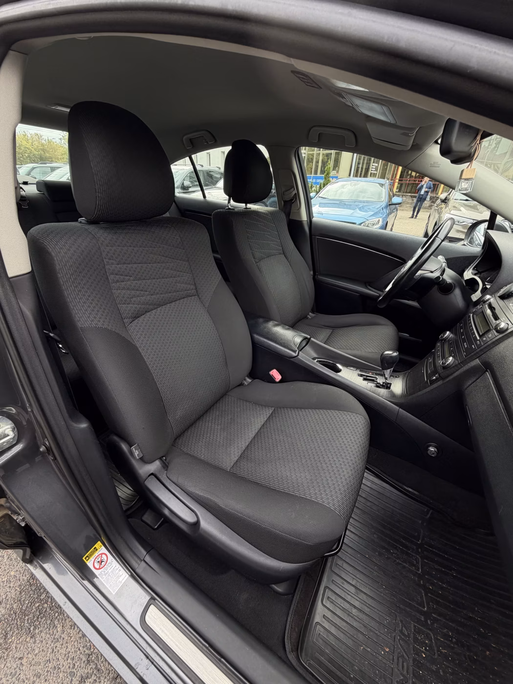 Toyota Avensis фото 9