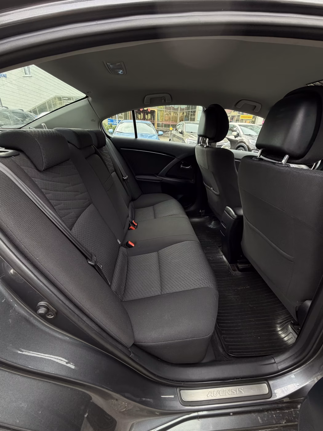 Toyota Avensis фото 10