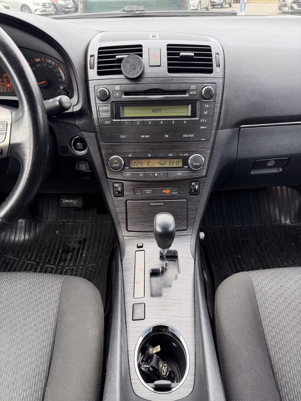 Toyota Avensis фото 18