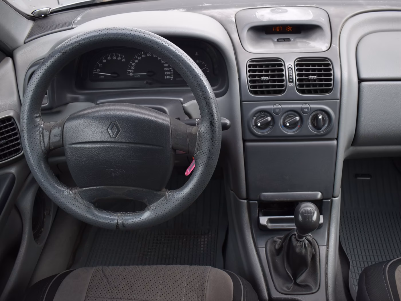 Renault Laguna фото 9