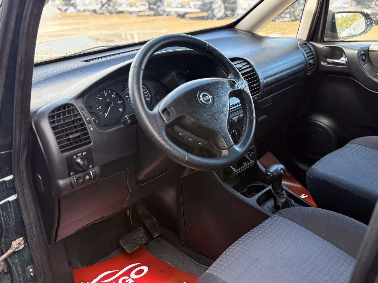 Opel Zafira фото 8