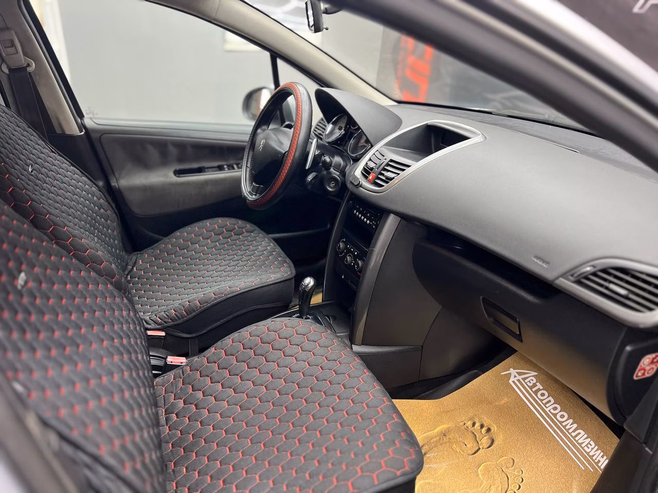 Peugeot 207 фото 9