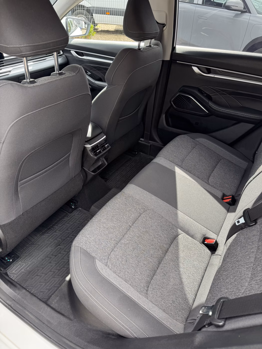 Geely Emgrand фото 8
