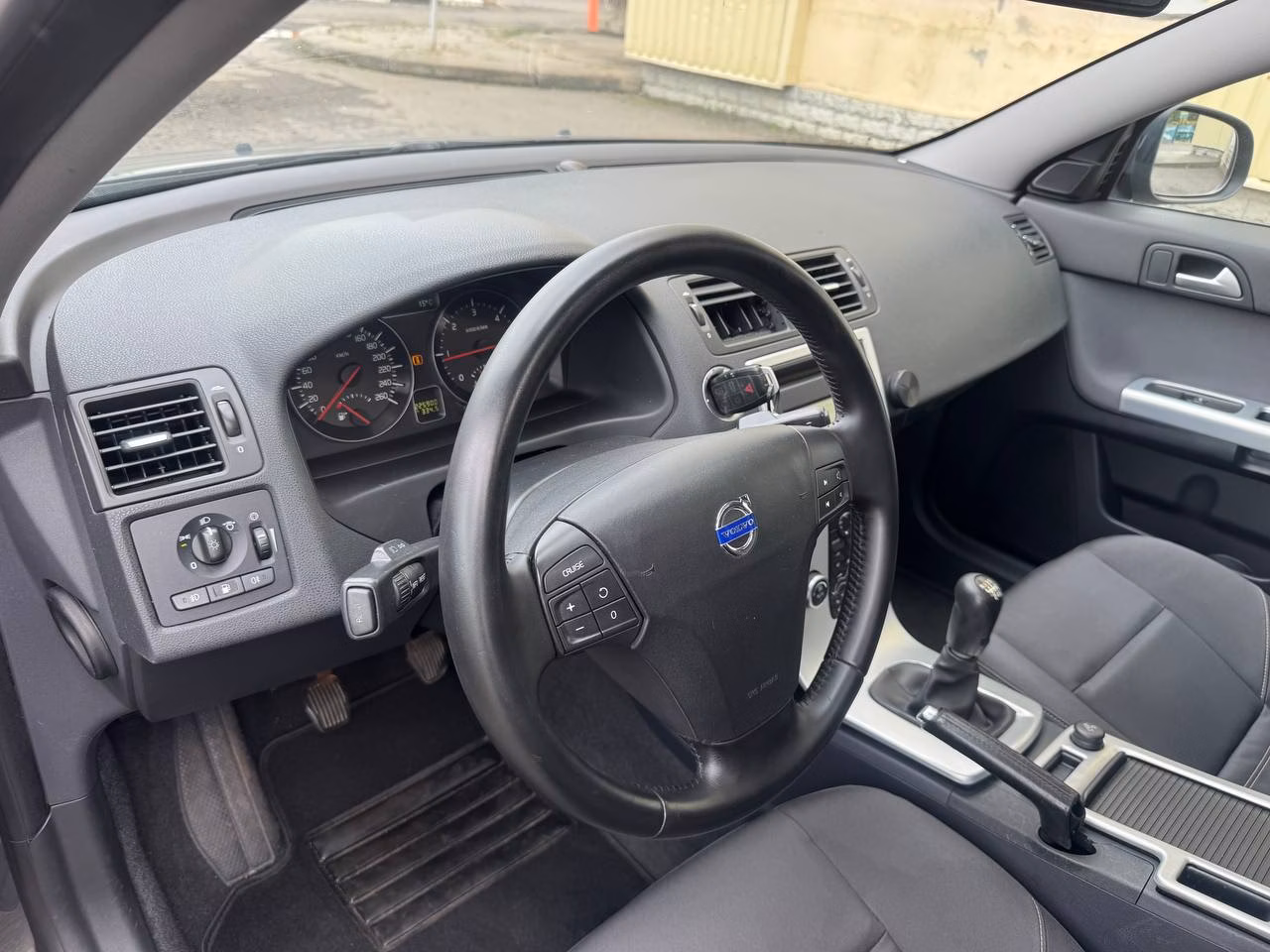 Volvo V50 фото 15