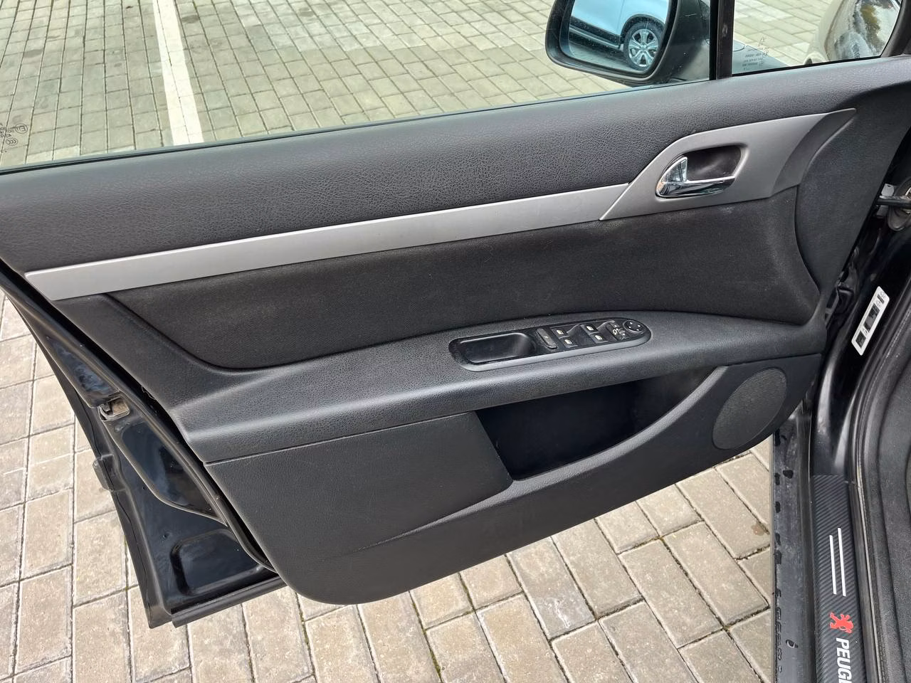 Peugeot 407 фото 9