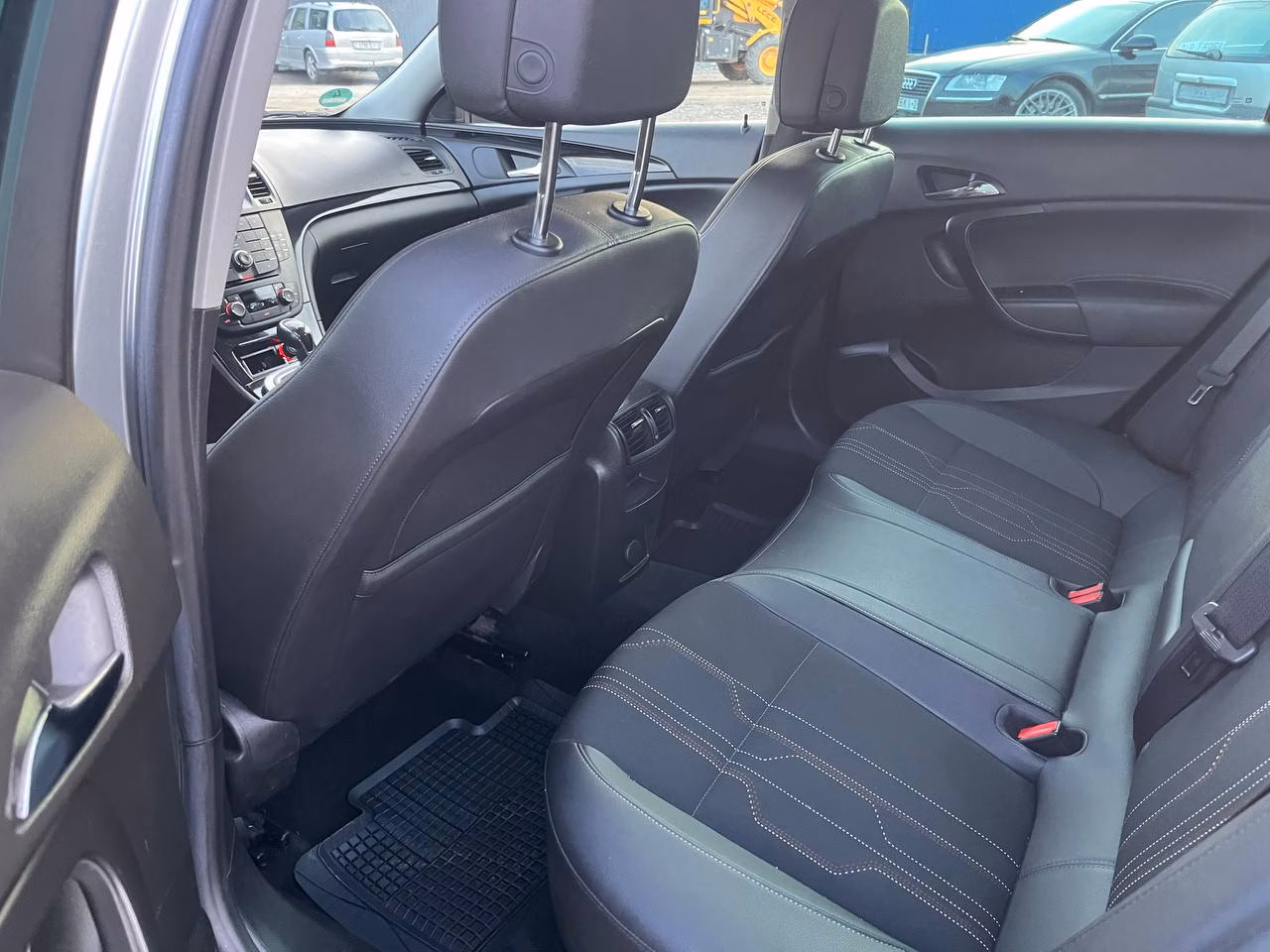 Opel Insignia фото 15