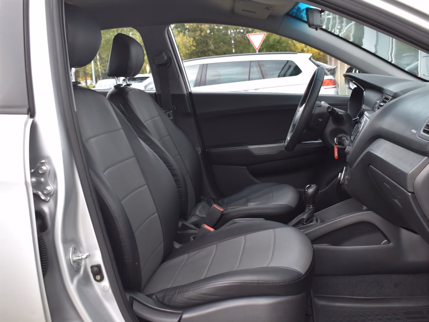 Kia Rio фото 14