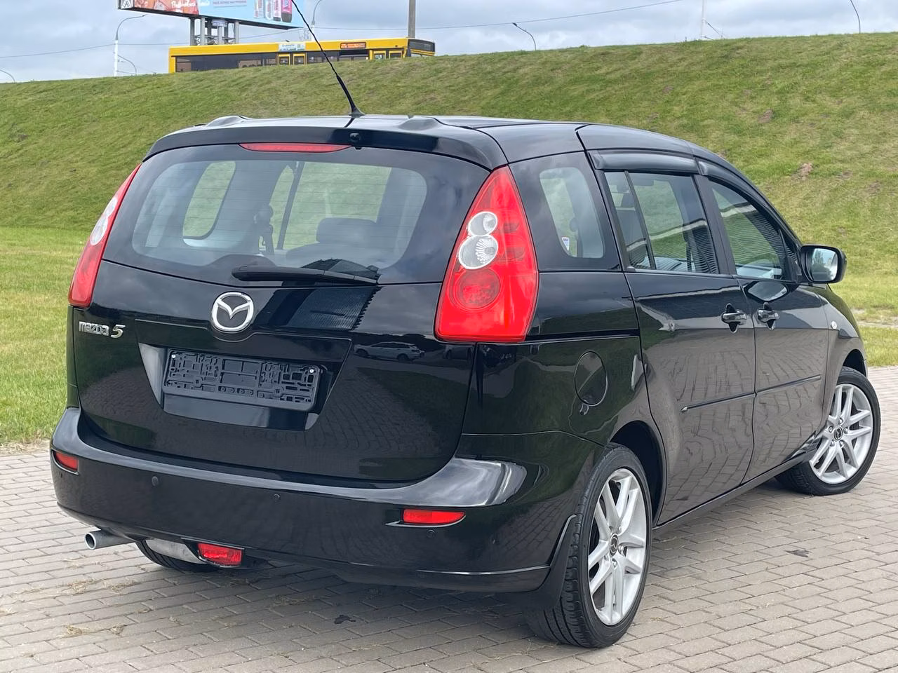 Mazda 5 фото 3