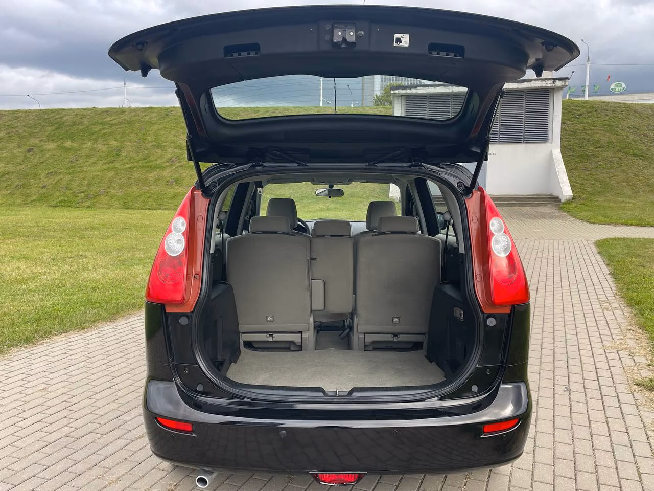 Mazda 5 фото 7