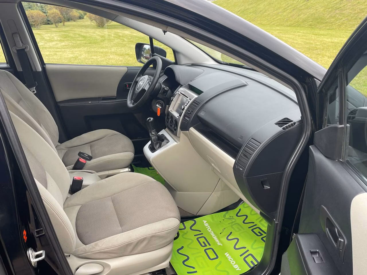 Mazda 5 фото 10