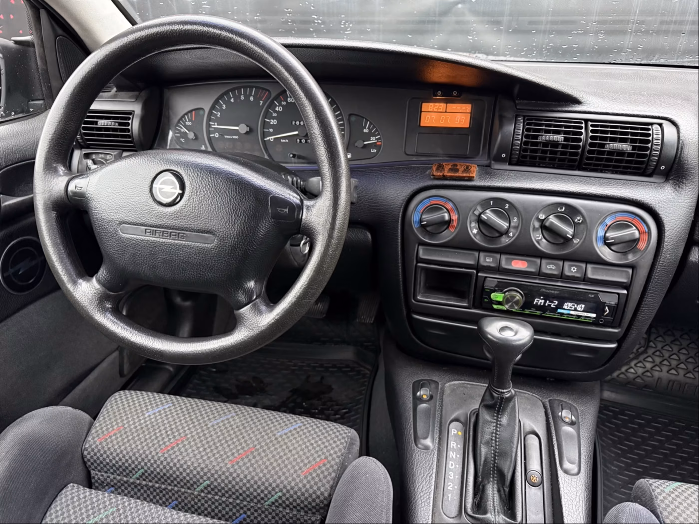Opel Omega фото 11