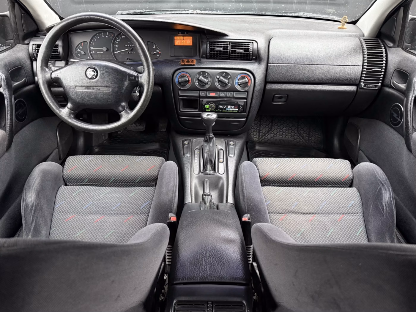 Opel Omega фото 8