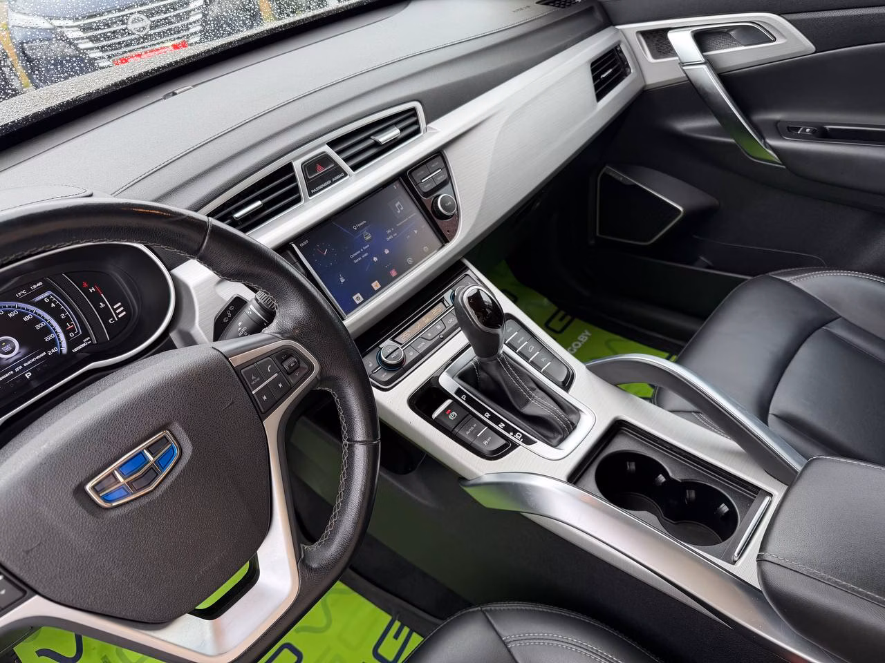 Geely Atlas фото 13