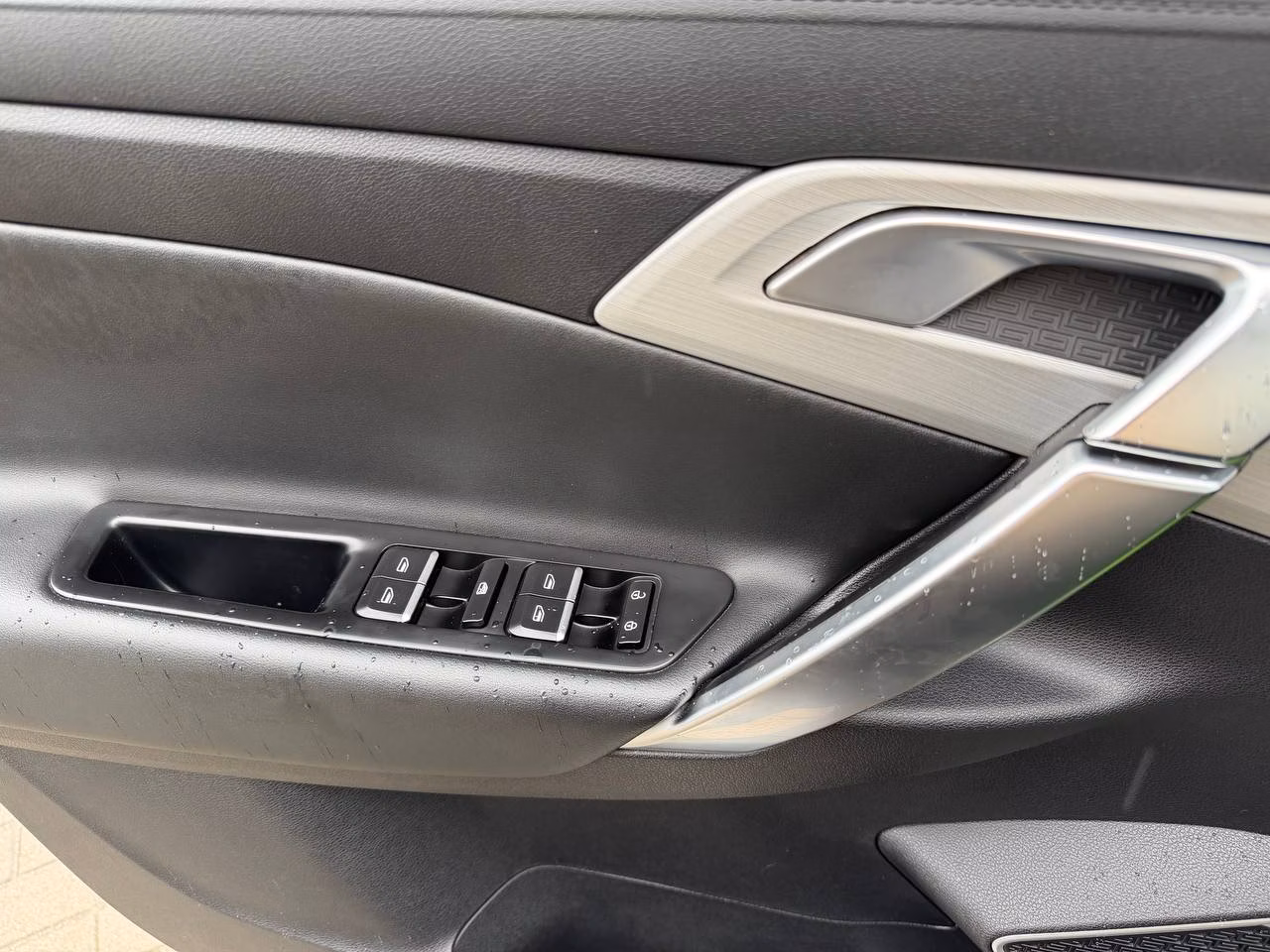 Geely Atlas фото 15