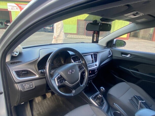 Hyundai Accent фото 5