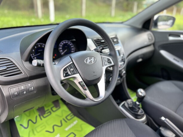 Hyundai Solaris фото 9