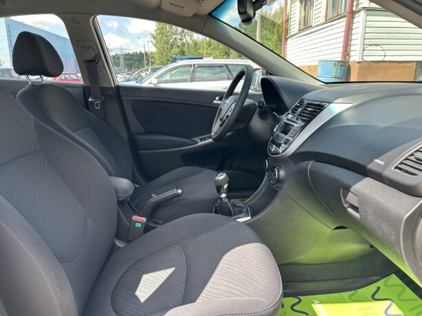 Hyundai Solaris фото 13