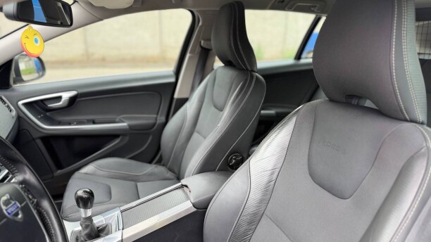 Volvo V60 фото 9