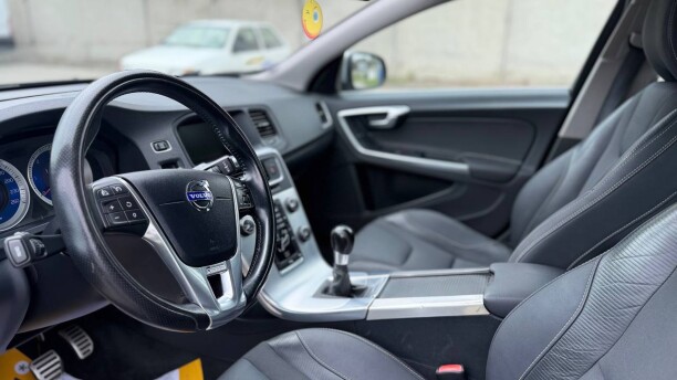 Volvo V60 фото 13