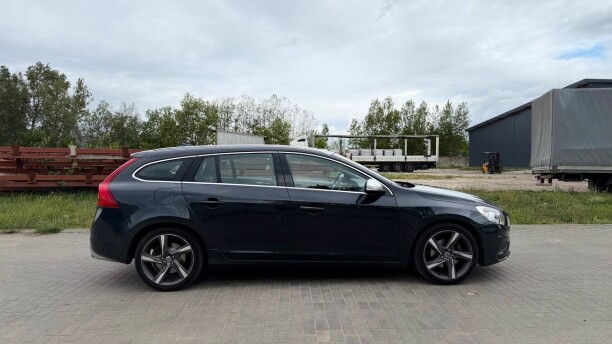 Volvo V60 фото 7